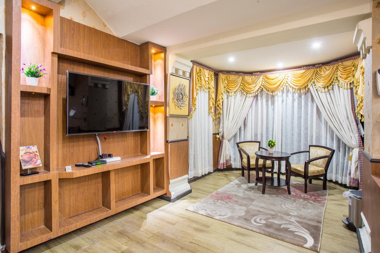 Royal Empire Boutique Hotel Катманду Экстерьер фото