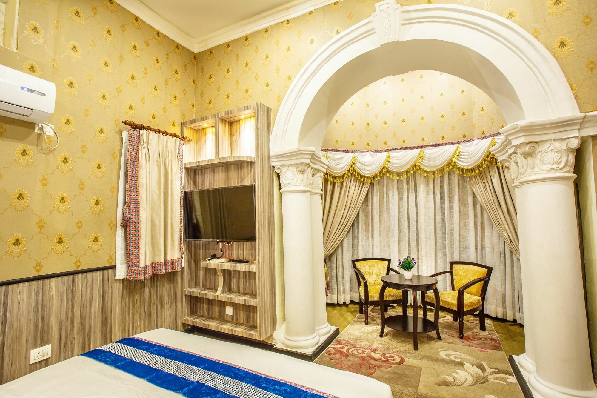 Royal Empire Boutique Hotel Катманду Экстерьер фото